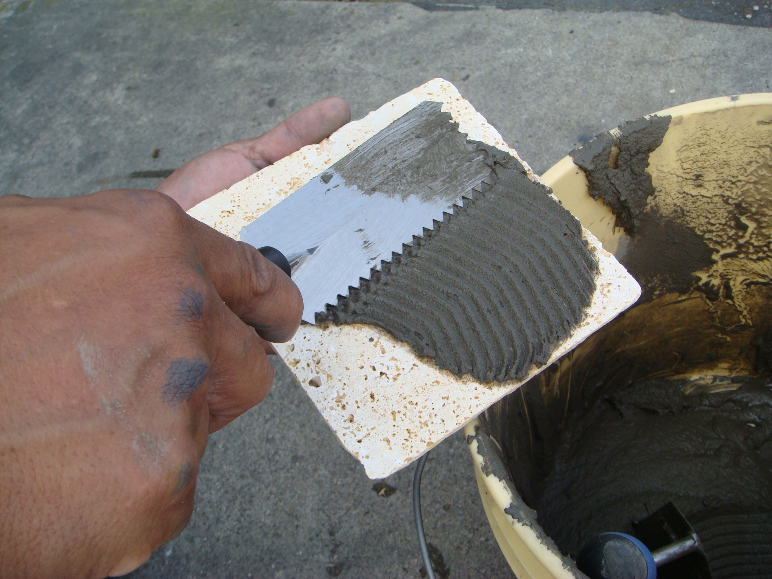 Pro-Grade 1/4" V Notch Margin Trowel